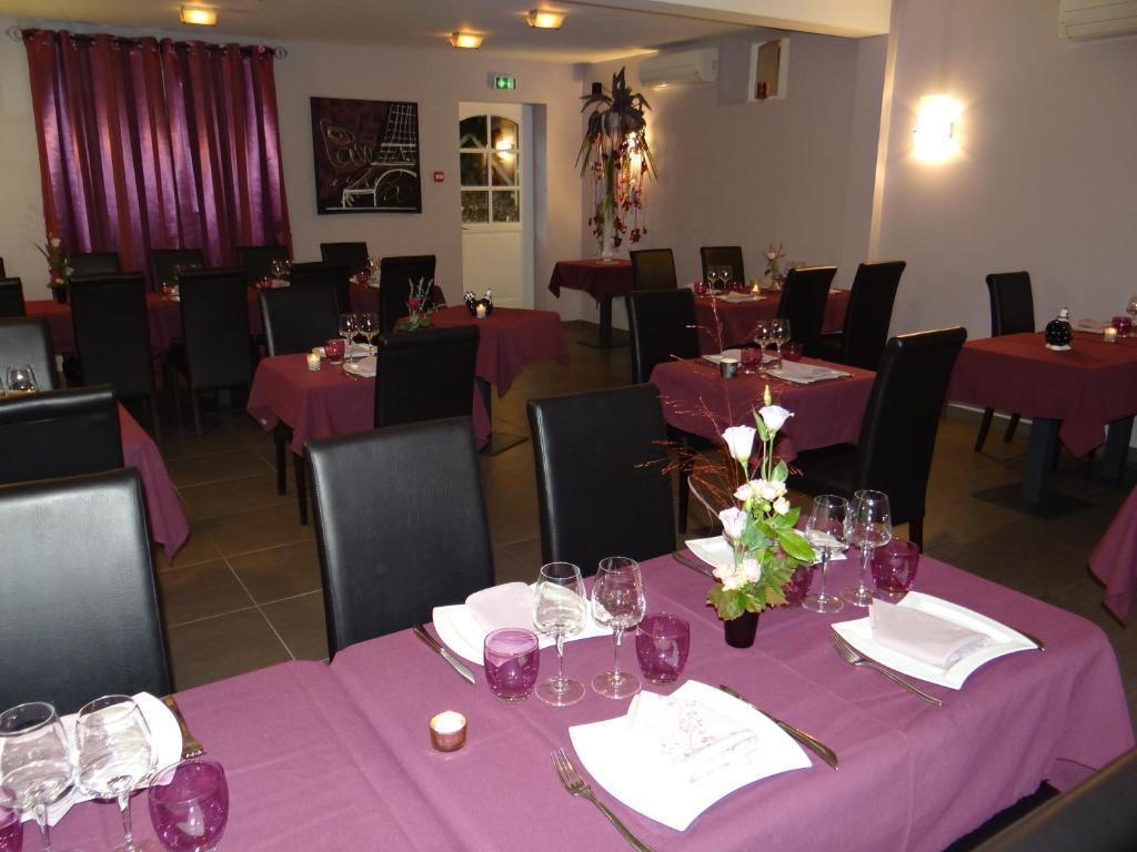 Logis-Hotel Restaurant Auberge Les Vallees Du Perche Vicheres Экстерьер фото