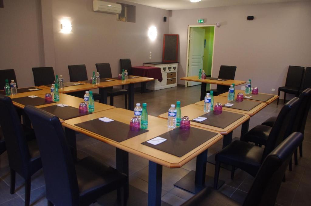 Logis-Hotel Restaurant Auberge Les Vallees Du Perche Vicheres Экстерьер фото