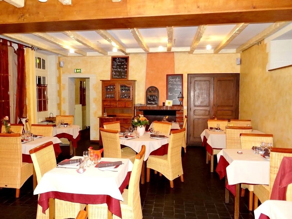 Logis-Hotel Restaurant Auberge Les Vallees Du Perche Vicheres Экстерьер фото